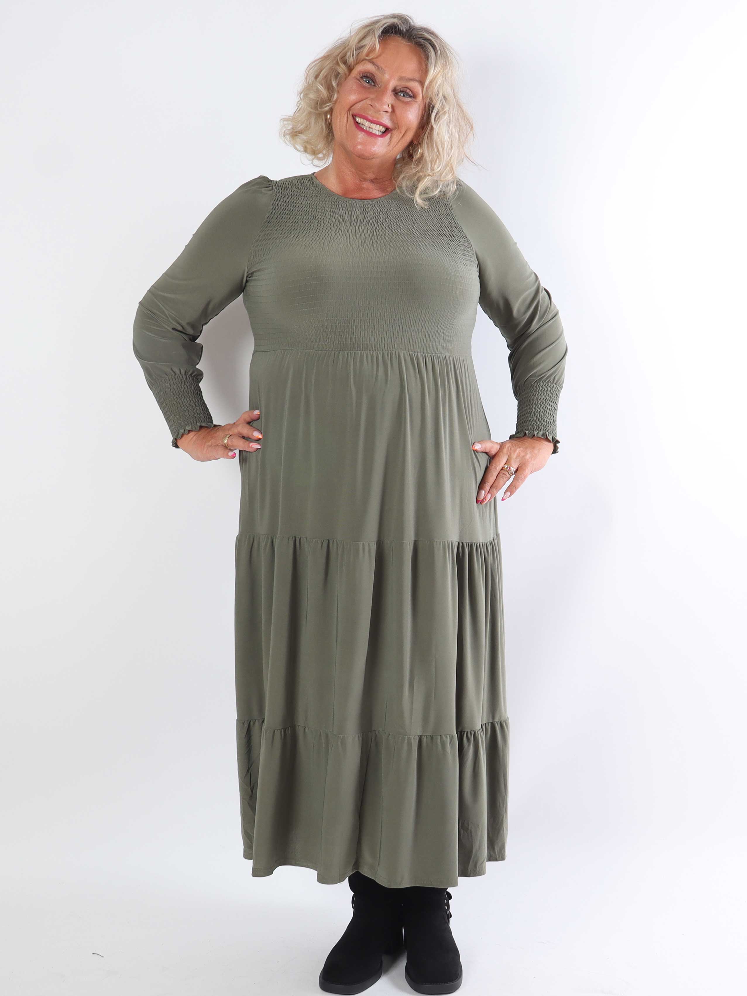 Kelly Long - Stretch plus size klänning med smock över bröstet